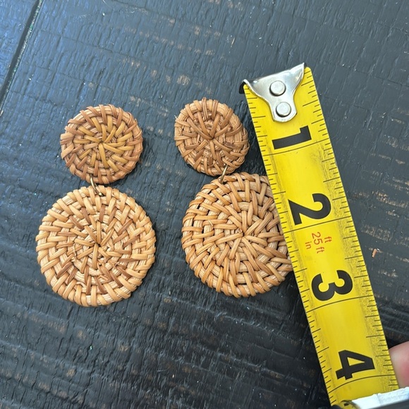 🎈4 LISTINGS FOR $20!! Woven Natural Rattan Circle Drop Tan Earrings - Picture 2 of 4